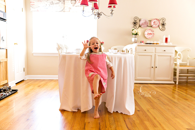 sweet girl holding up 5 fingers | St. Louis Children's Photographer
