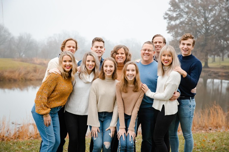 Kirkwood Family Photographer | Large family squeezing in for photo at Des Peres Park