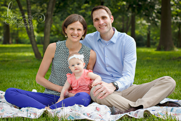 St Louis Family Photographer - KGriggs Photography - little girl and parents - Oak Knoll Park, St. Louis, MO