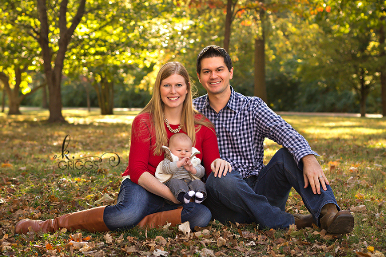 St. Louis Family Photographer - KGriggs Photography - two parents and little boy - Oak Knoll Park, St. Louis, MO