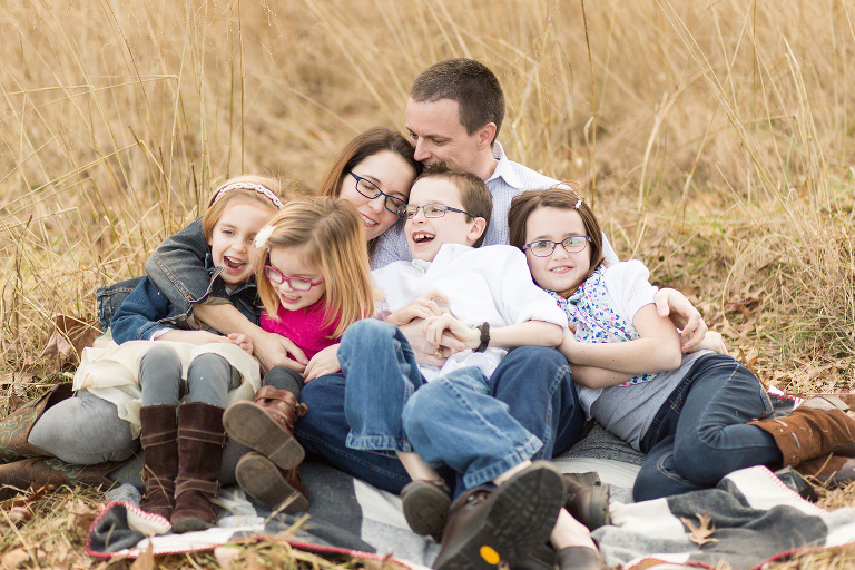 Family of 6 sitting in a field | St. Louis Photographer