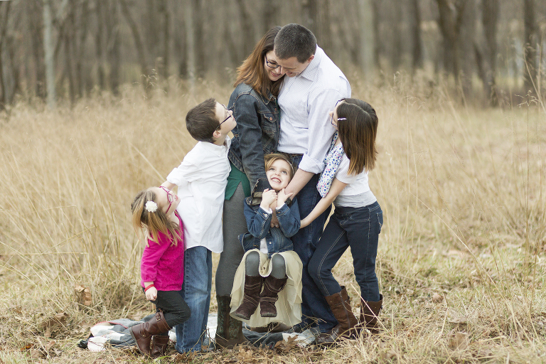 Family of 6 standing hugging | St. Louis Photographs