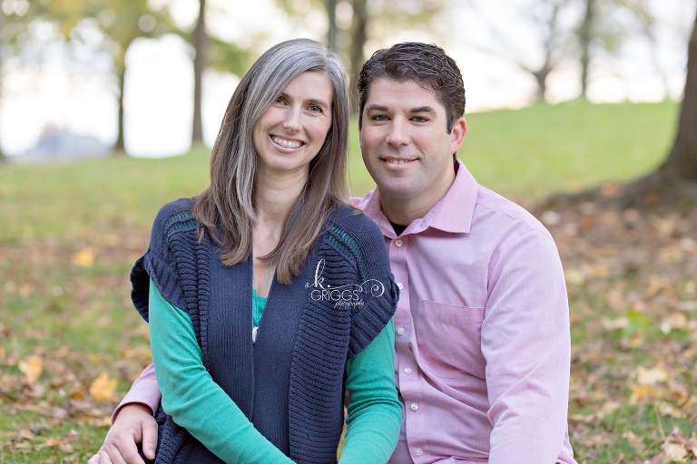 Couple sitting on grass in park | St. Louis Photography