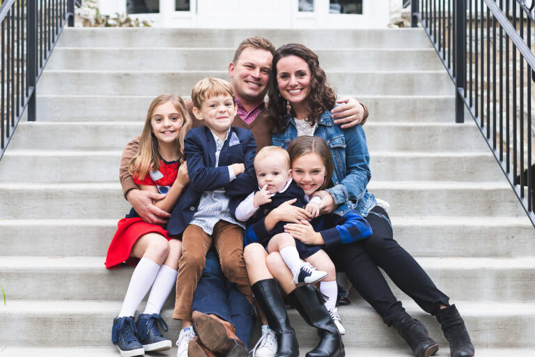 Family of 6 sitting on steps in Oak Knoll Park | St. Louis Photography